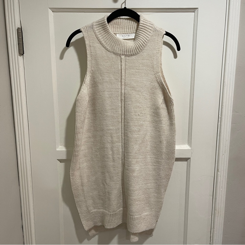 ASTR Sleeveless Mockneck Sweater Top